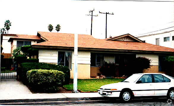 Building Photo - 1325 Devonshire Dr
