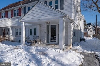 Building Photo - 227 E Hathaway Ln