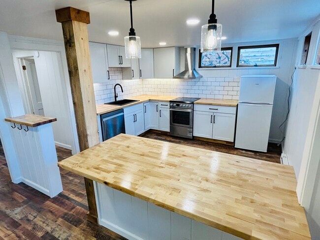 Building Photo - 1106 S Willson Ave