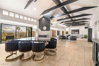 Building Photo - 2905 La Mesa Dr