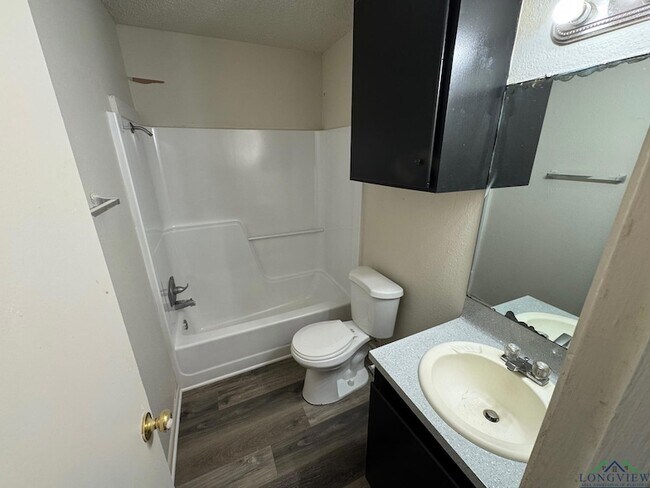 Foto del edificio - 3500 Denson Dr