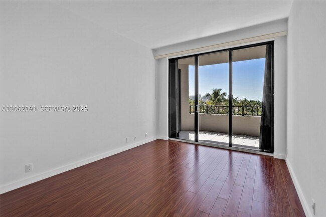 Foto del edificio - 151 Crandon Blvd