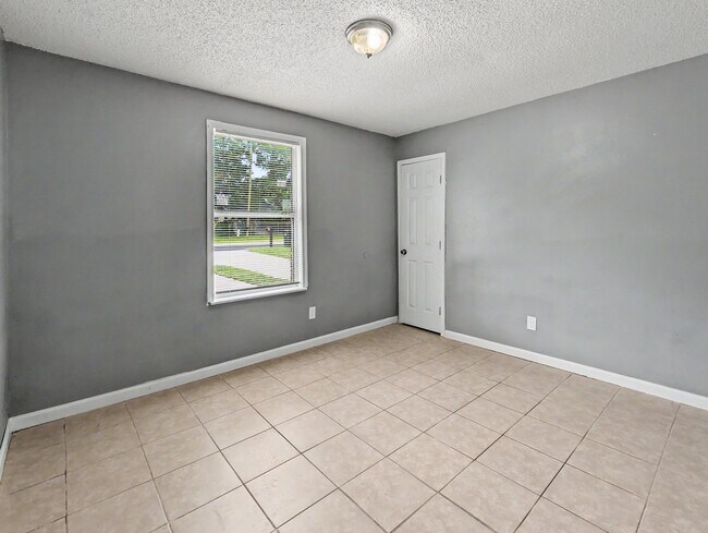 Foto del edificio - 1007 Winton Ave