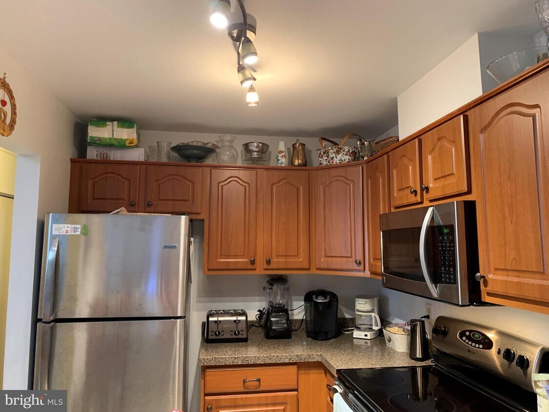 7819C Harrowgate Cir Unit C, Springfield, VA 22152 Room for Rent in