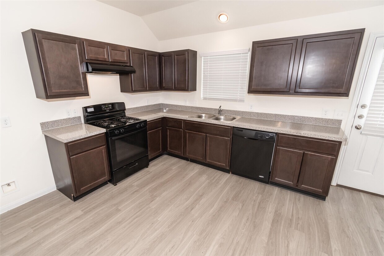 Building Photo - 5511 Latta Plantation Dr