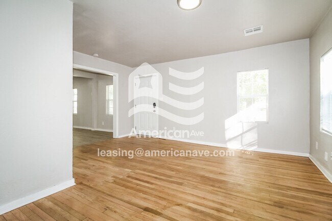 Foto del edificio - 206 W Kittyhawk Dr