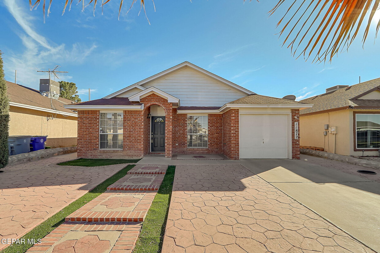 Foto principal - 11872 Balladeer Ave