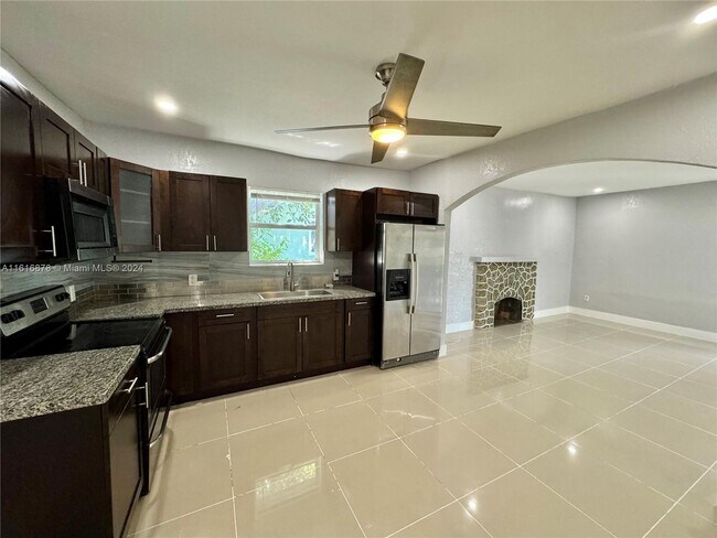 Foto del edificio - 744 NW 49th St