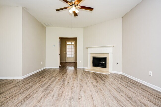 Foto del edificio - 512 Anglewood Trace