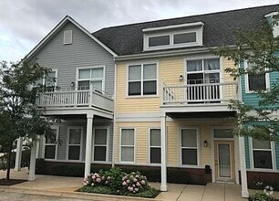 Building Photo - 1717 Town Center St