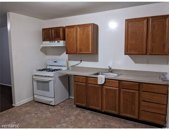 Building Photo - 3 br, 1 bath Townhome - 616 N Dukeland St
