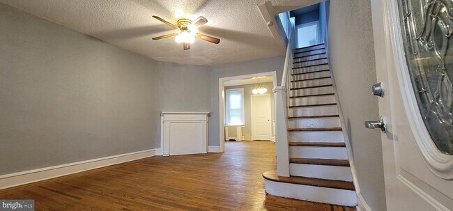 Foto del edificio - 4954 N 7th St