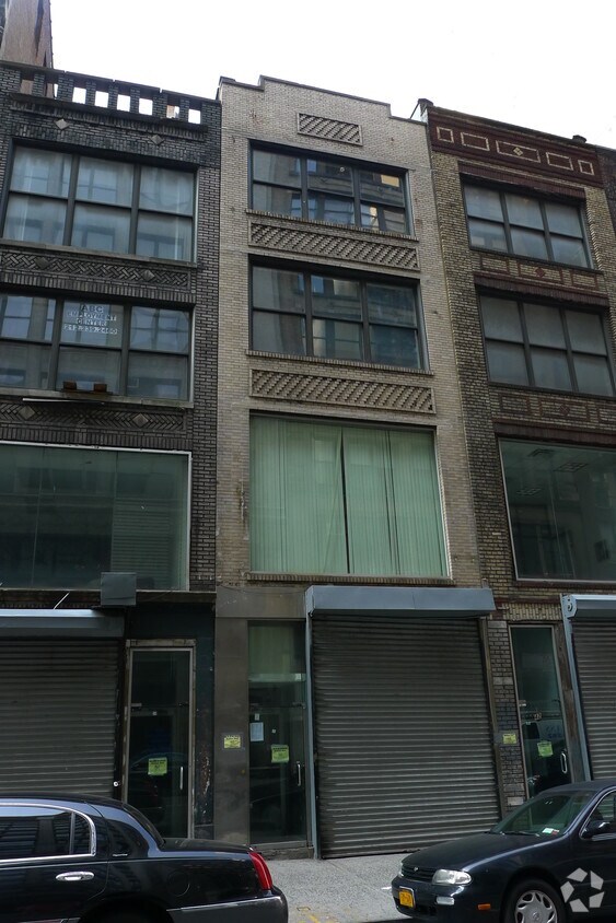 Building Photo - 40 W 36th St