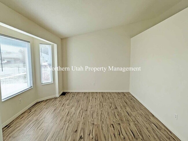 Foto del edificio - Updated 4 Bed, 2 Bath SFH