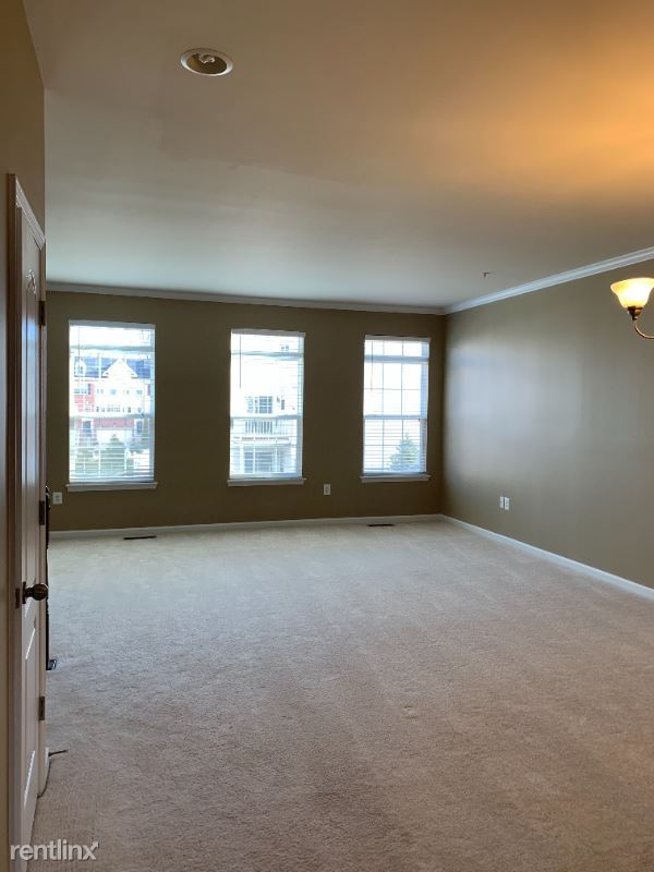 Foto del edificio - 3 br, 2.5 bath Townhome - 7072 Ingrahm Dr