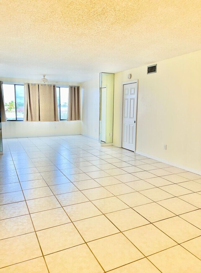 Building Photo - Your Perfect Home in Befort Condominium !!...