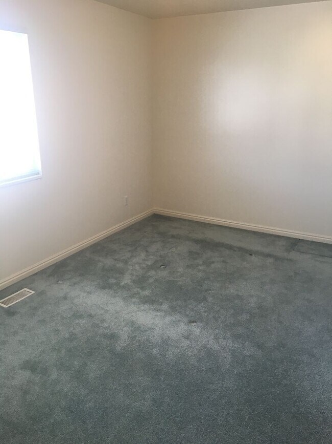 Foto del edificio - 221 W 1458 S