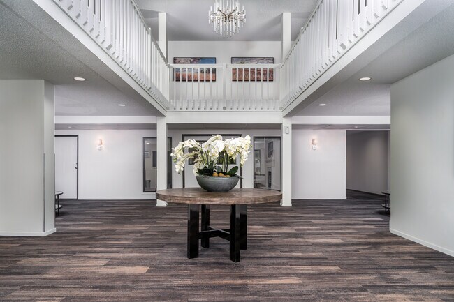 Foto del edificio - Hummingbird Cove Apartments