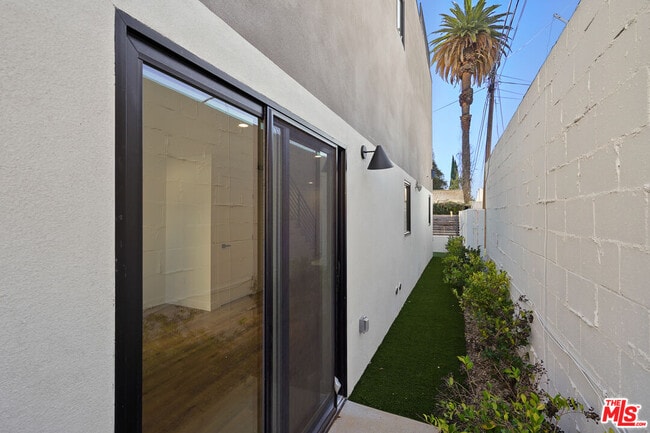 Building Photo - 1123 S Harvard Blvd