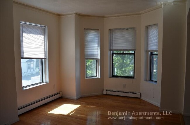 Foto del edificio - 92 Blue Hill Ave