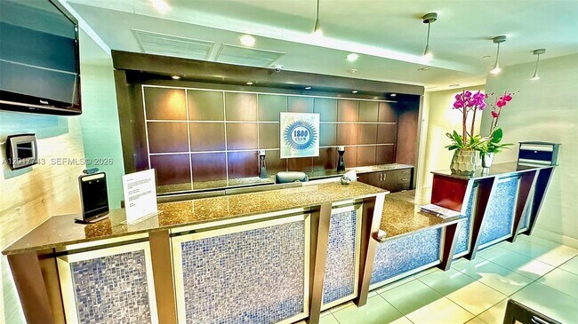 Building Photo - 1800 N Bayshore Dr