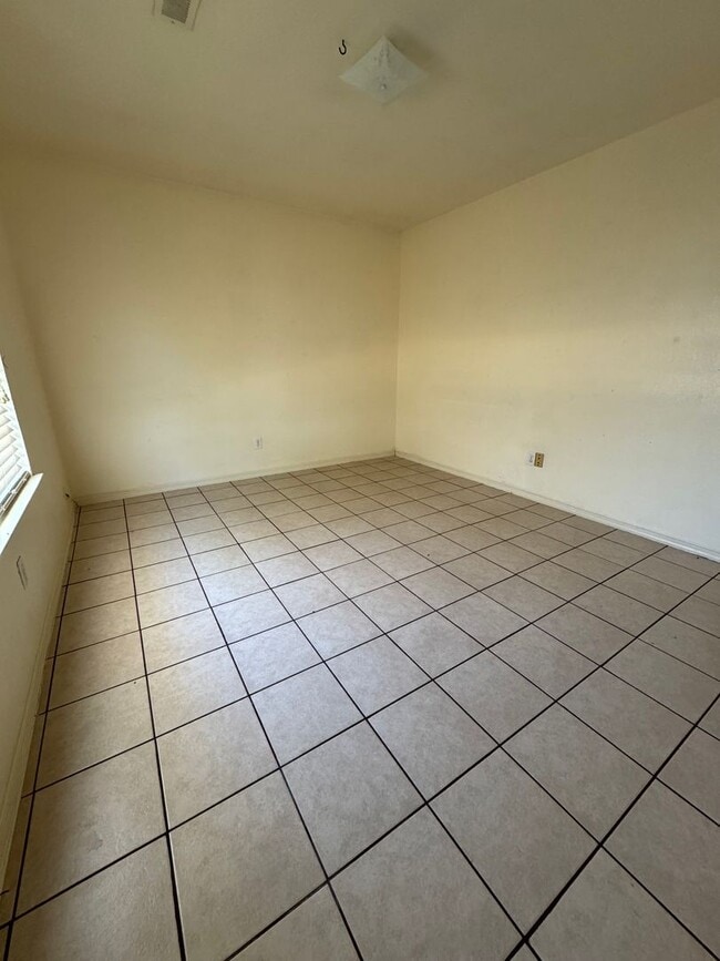 Building Photo - Madera Home