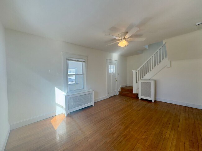 Building Photo - Spacious 3-Bedroom Home with Modern Comfor...