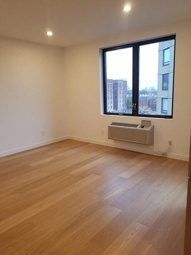 Foto del edificio - 116-17 Grosvenor Ln