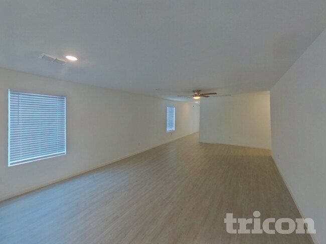 Foto del edificio - 6751 Highlands St