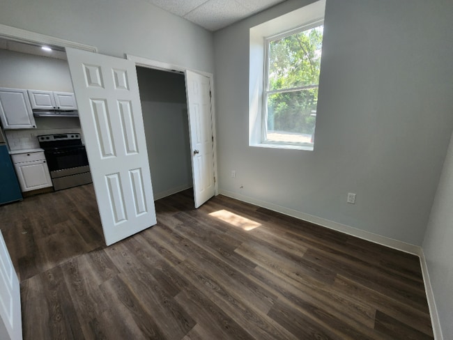 Building Photo - 151 S Main St