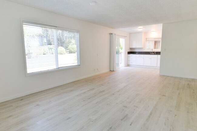 Building Photo - 218 W Escalones