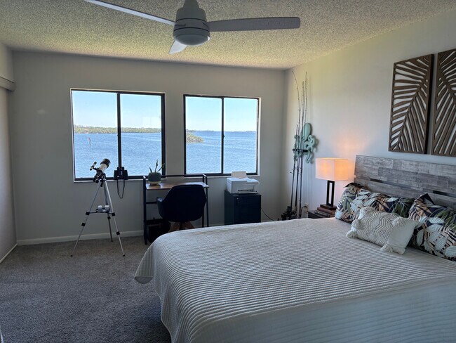 Ocean Front Master BR - 1813 Mariner Dr