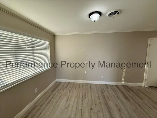 Building Photo - Beautiful 3 Bed/2 Bath NE Bakersfield Home w/ Pool, Solar & $0 Deposit Option