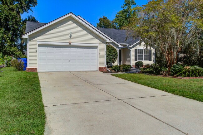 Foto del edificio - 454 Hainesworth Dr