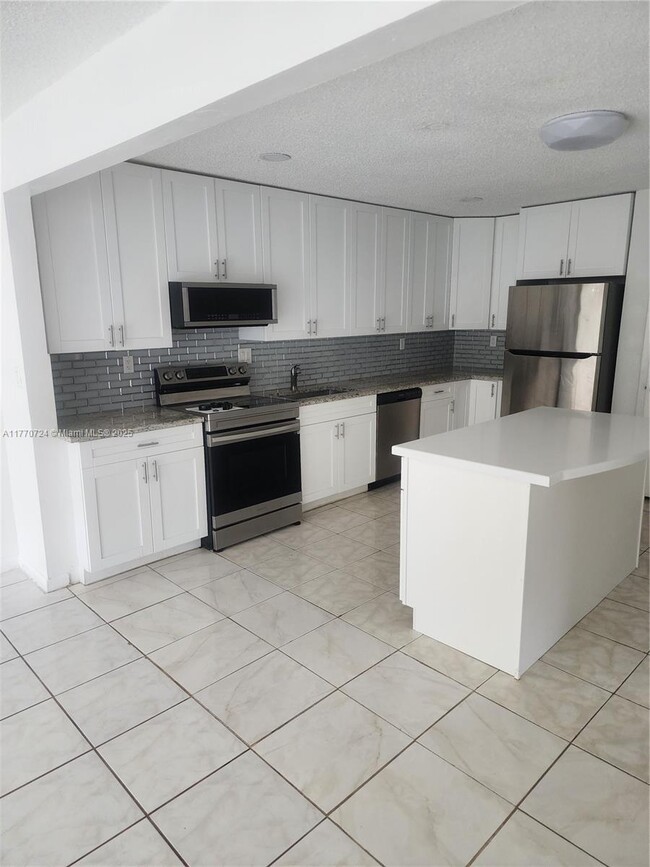 Building Photo - 11081 NW 39th St
