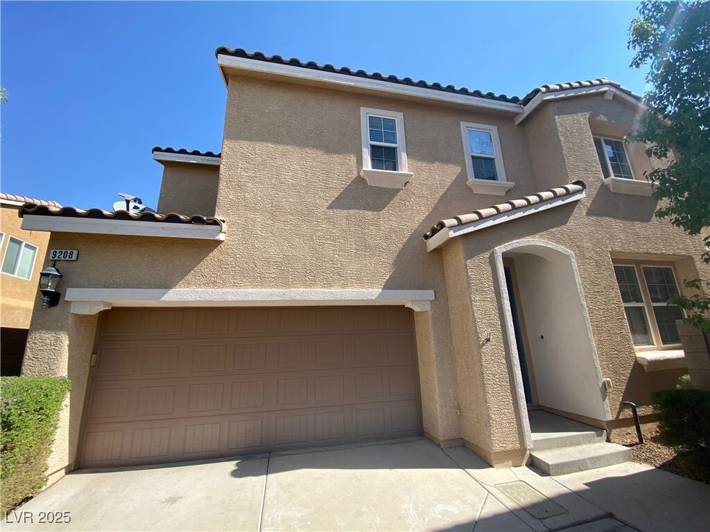 Foto principal - 9208 Red Knoll St