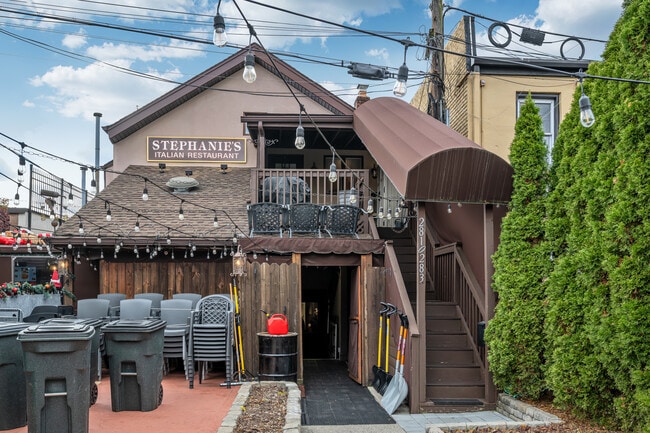 Building Photo - 281 Bloomfield Ave