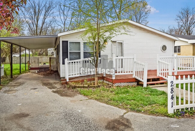 Photo - 2841 W Ray St House