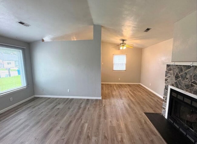 Foto del edificio - 3836 Clearwood Ct