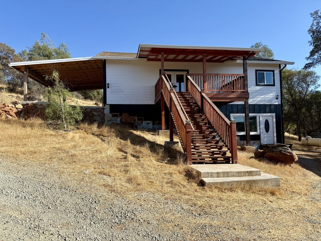 Primary Photo - 22275 CA-20