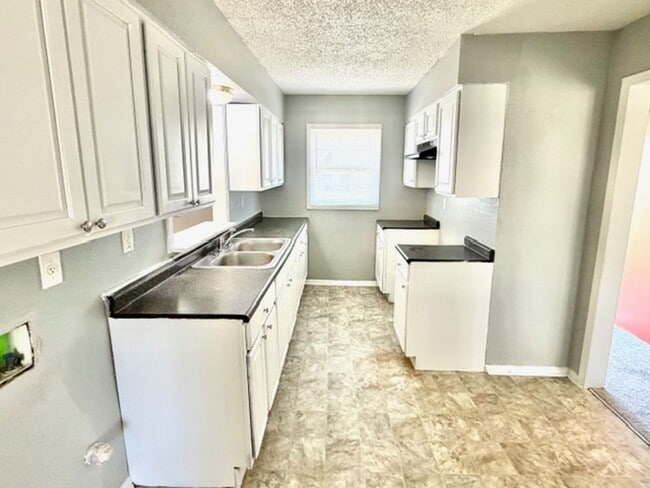 Foto del edificio - AdenSt3203