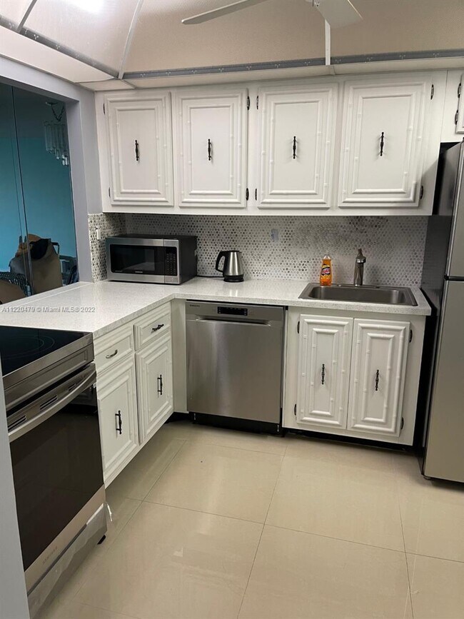 Foto del edificio - 800 Parkview Dr