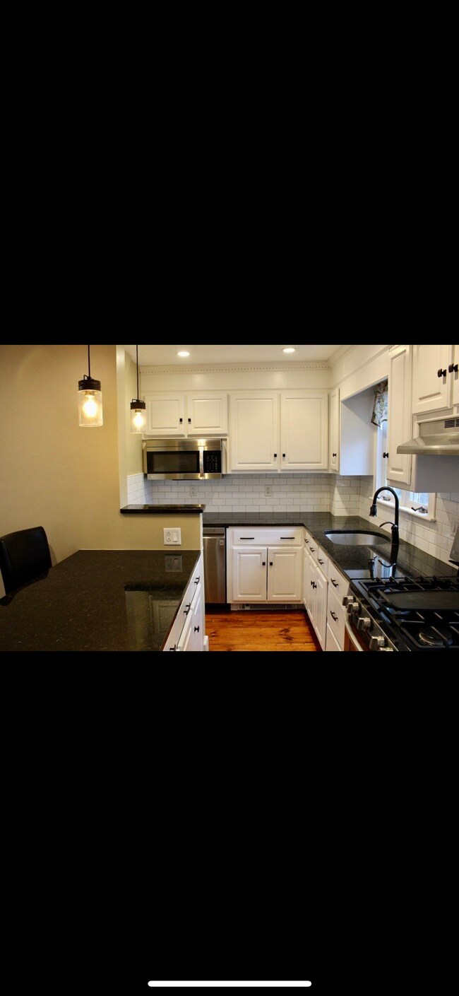 Building Photo - 368 N Elm St