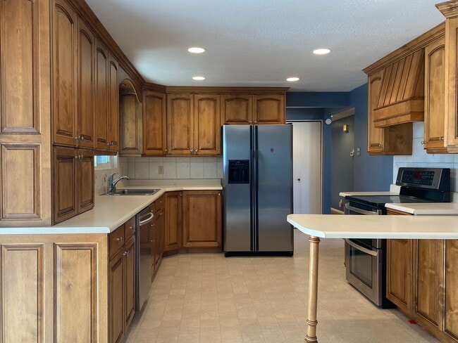 Building Photo - 778 E Empire Cir