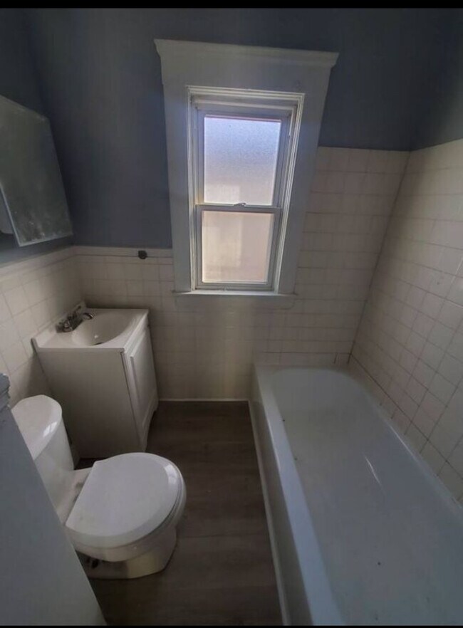 Foto del edificio - 7126 Camden Ave