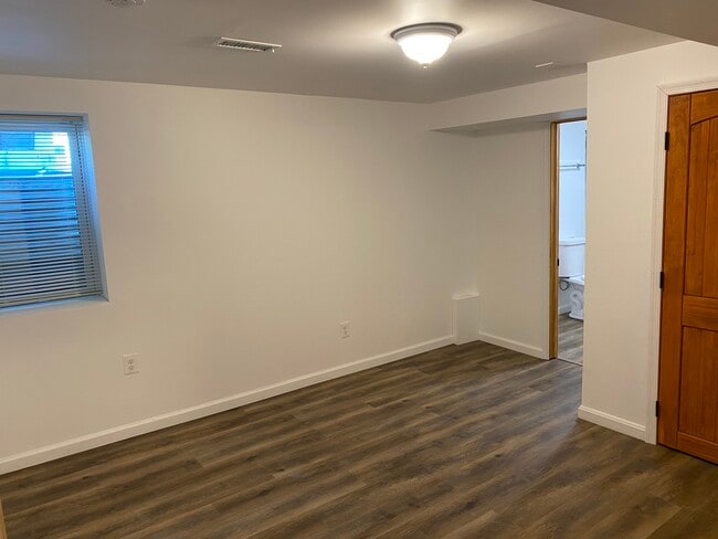 Foto del edificio - 421 N Hammonds Ferry Rd