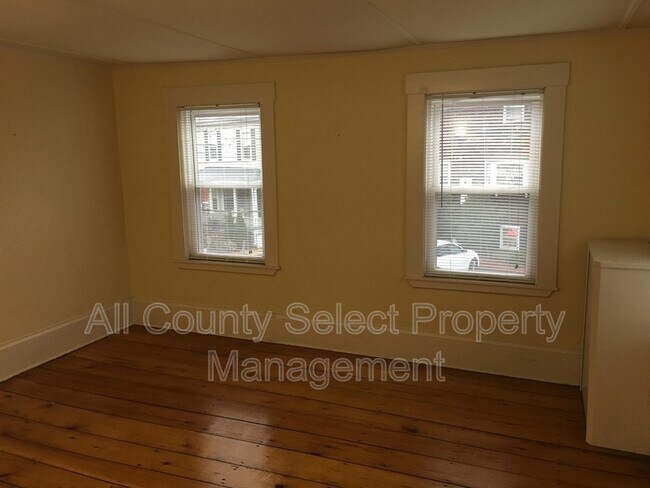 Building Photo - 284 Washington St
