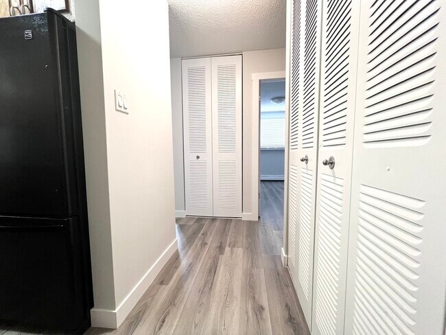 Photo du bâtiment - 5715-5133 133 Ave NW