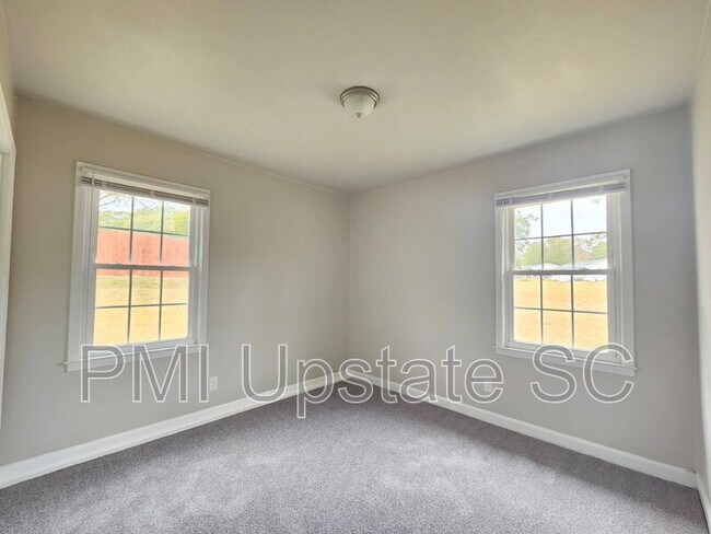 Foto del edificio - 702A Fairview Street