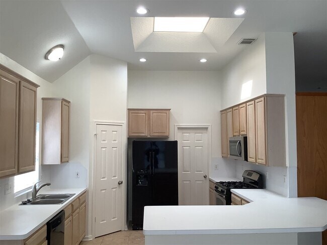 Foto del edificio - 1601 Oak Pl Ct